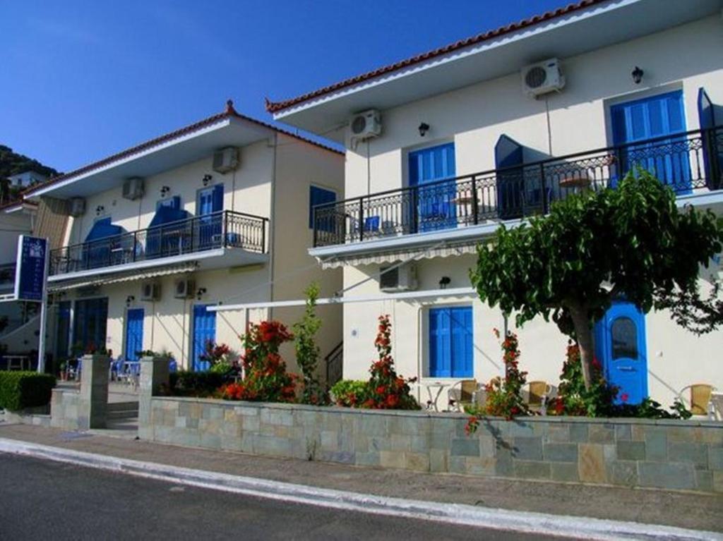 Apollon Hotel Тирос Экстерьер фото