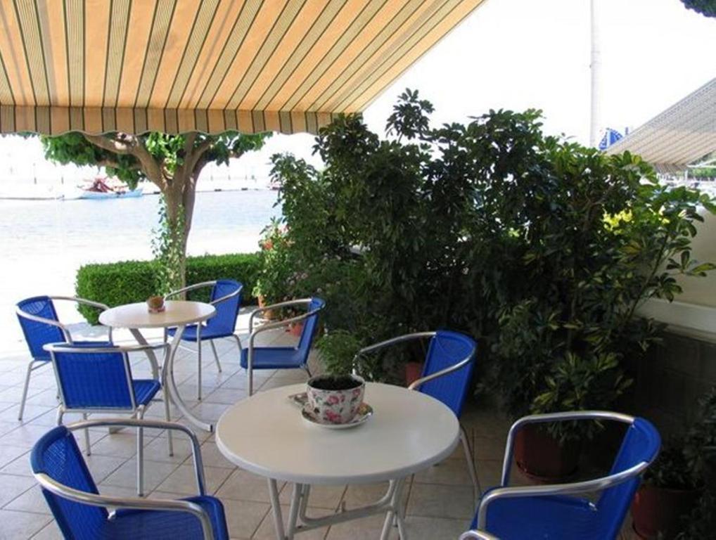 Apollon Hotel Тирос Экстерьер фото