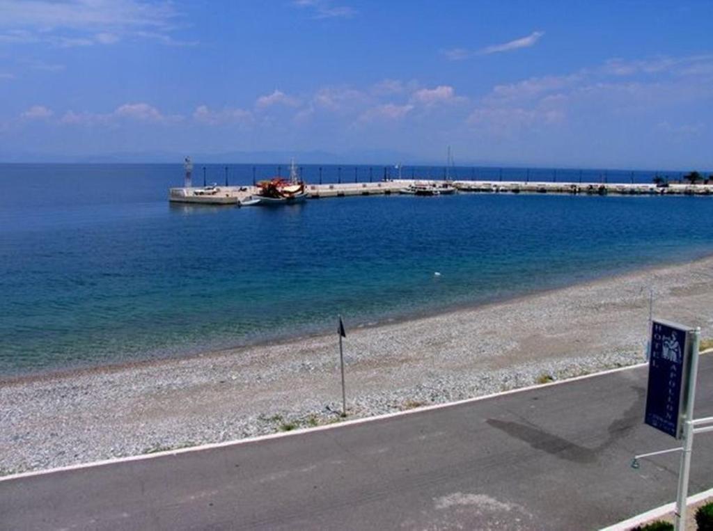 Apollon Hotel Тирос Экстерьер фото