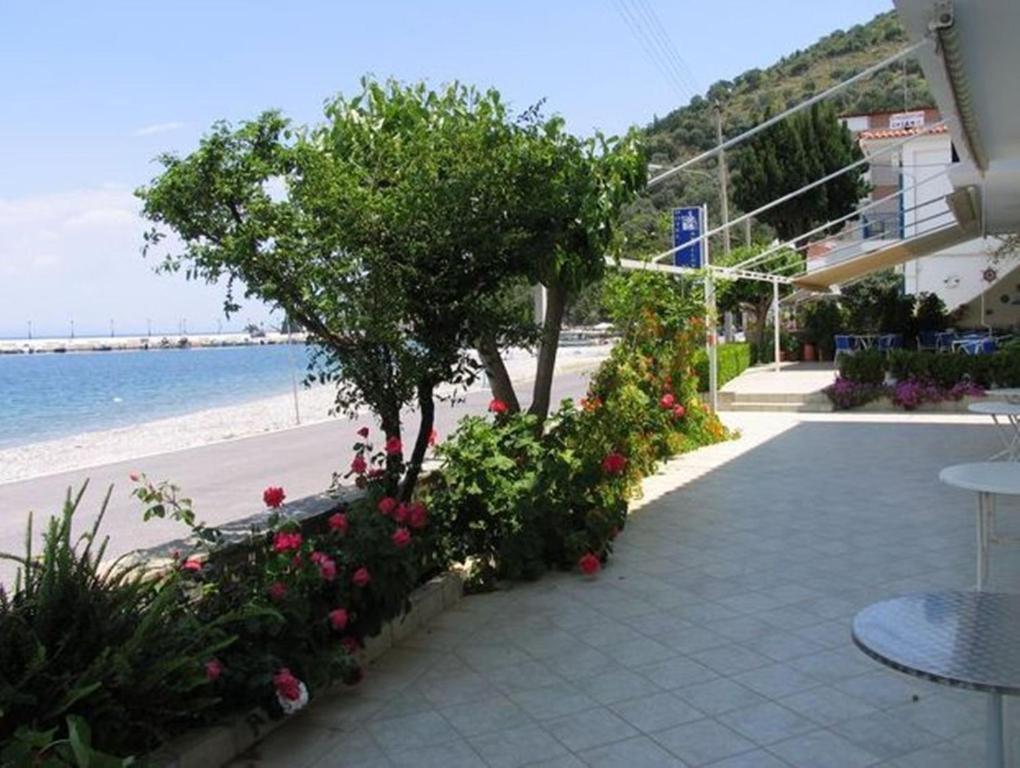 Apollon Hotel Тирос Экстерьер фото